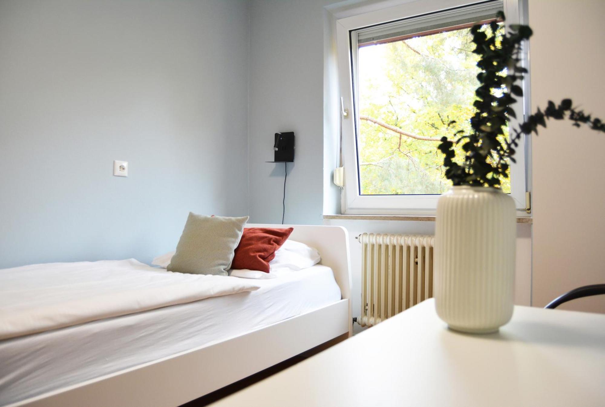 1, 2, Sleep Hostel Nuernberg Messe Exterior photo