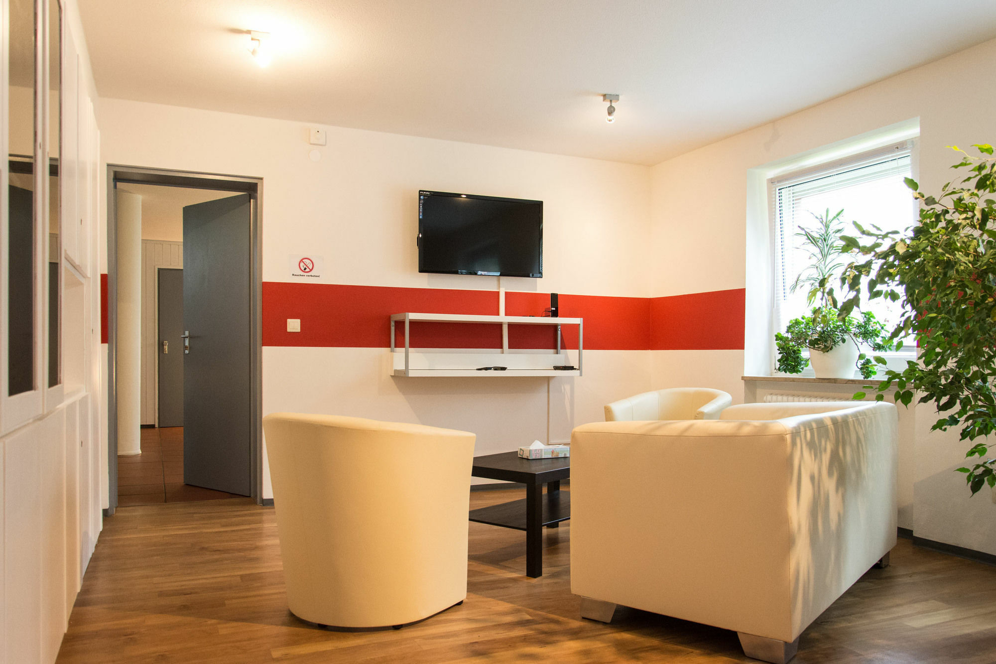 1, 2, Sleep Hostel Nuernberg Messe Exterior photo
